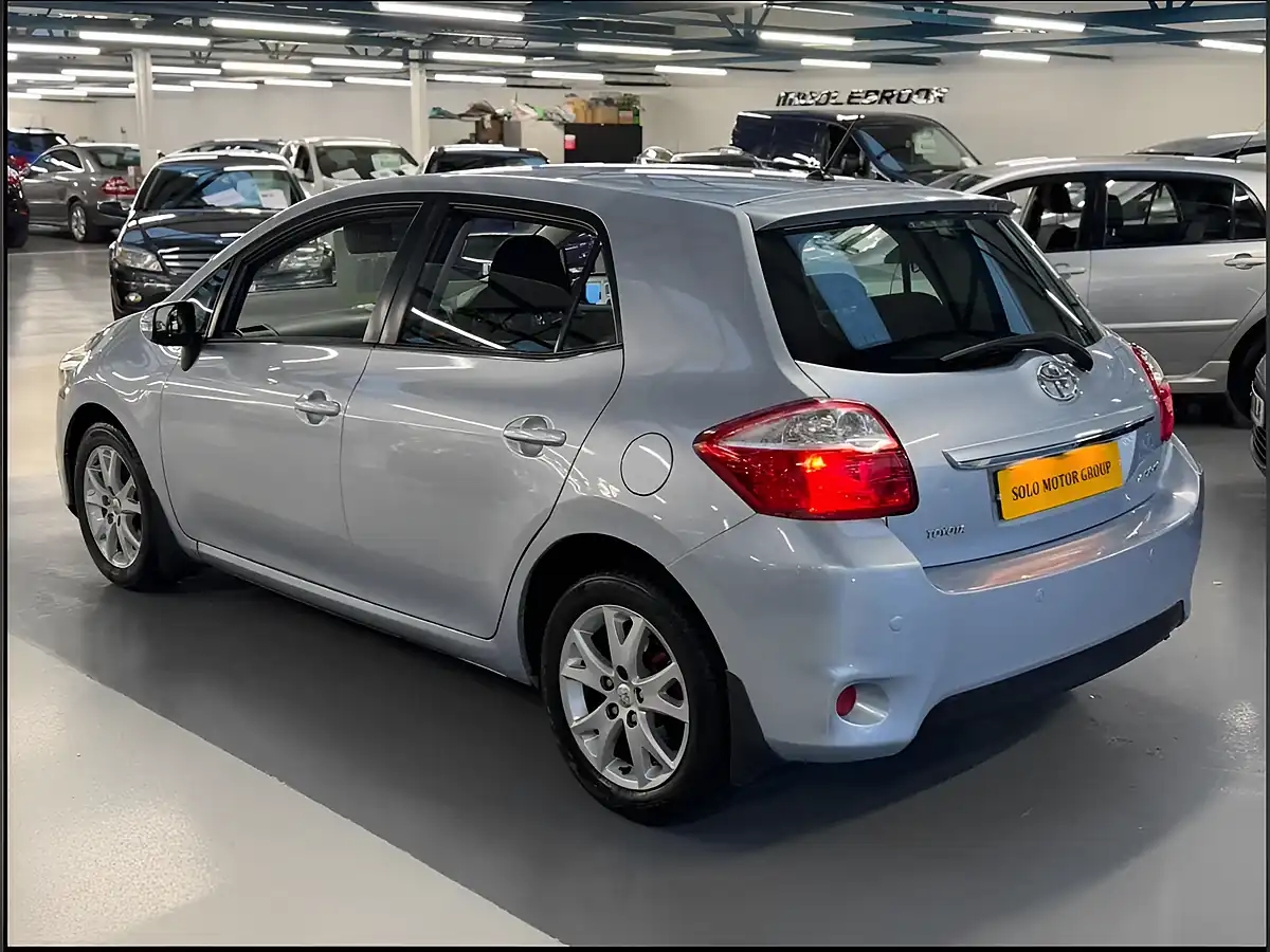 Used 2012 Toyota Auris Tr Blue - Interior and Exterior details 20