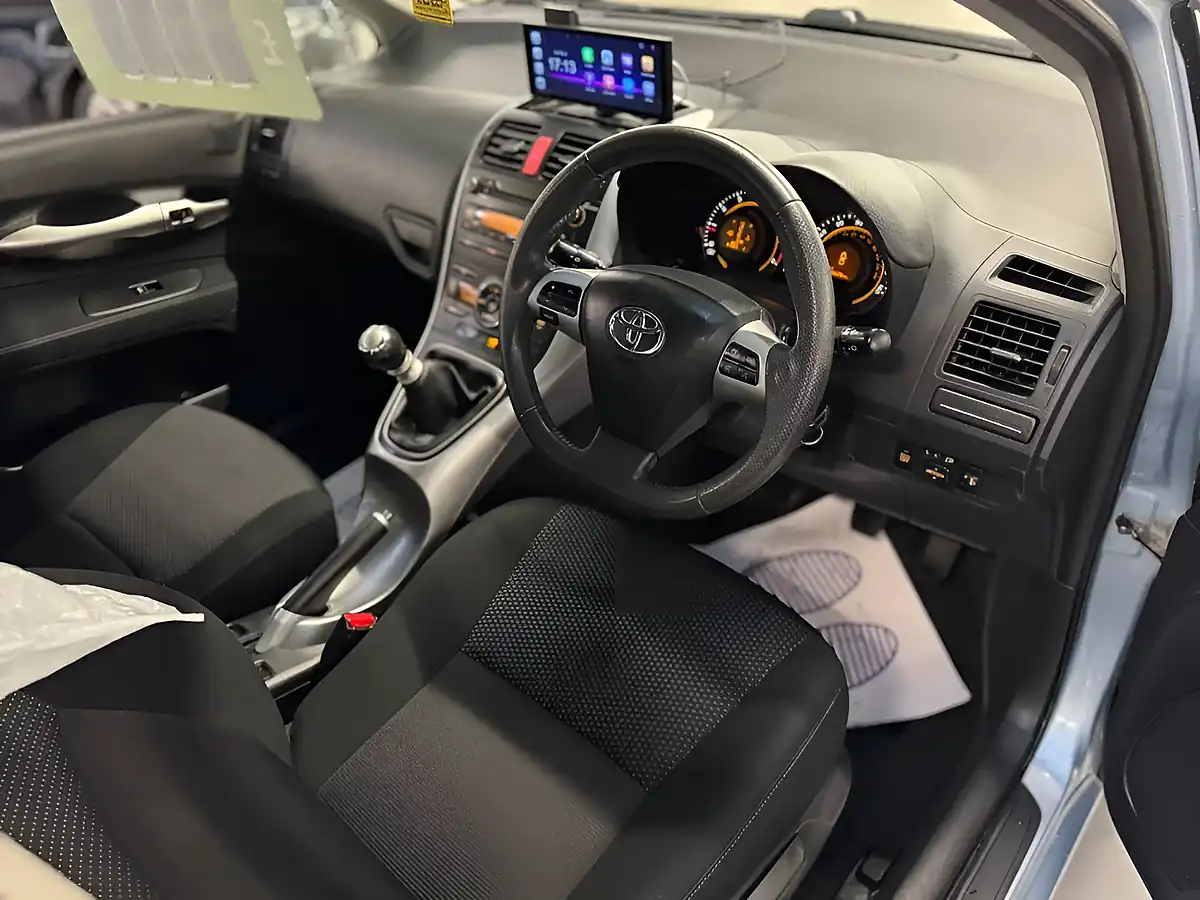 Used 2012 Toyota Auris Tr Blue - Interior and Exterior details 3