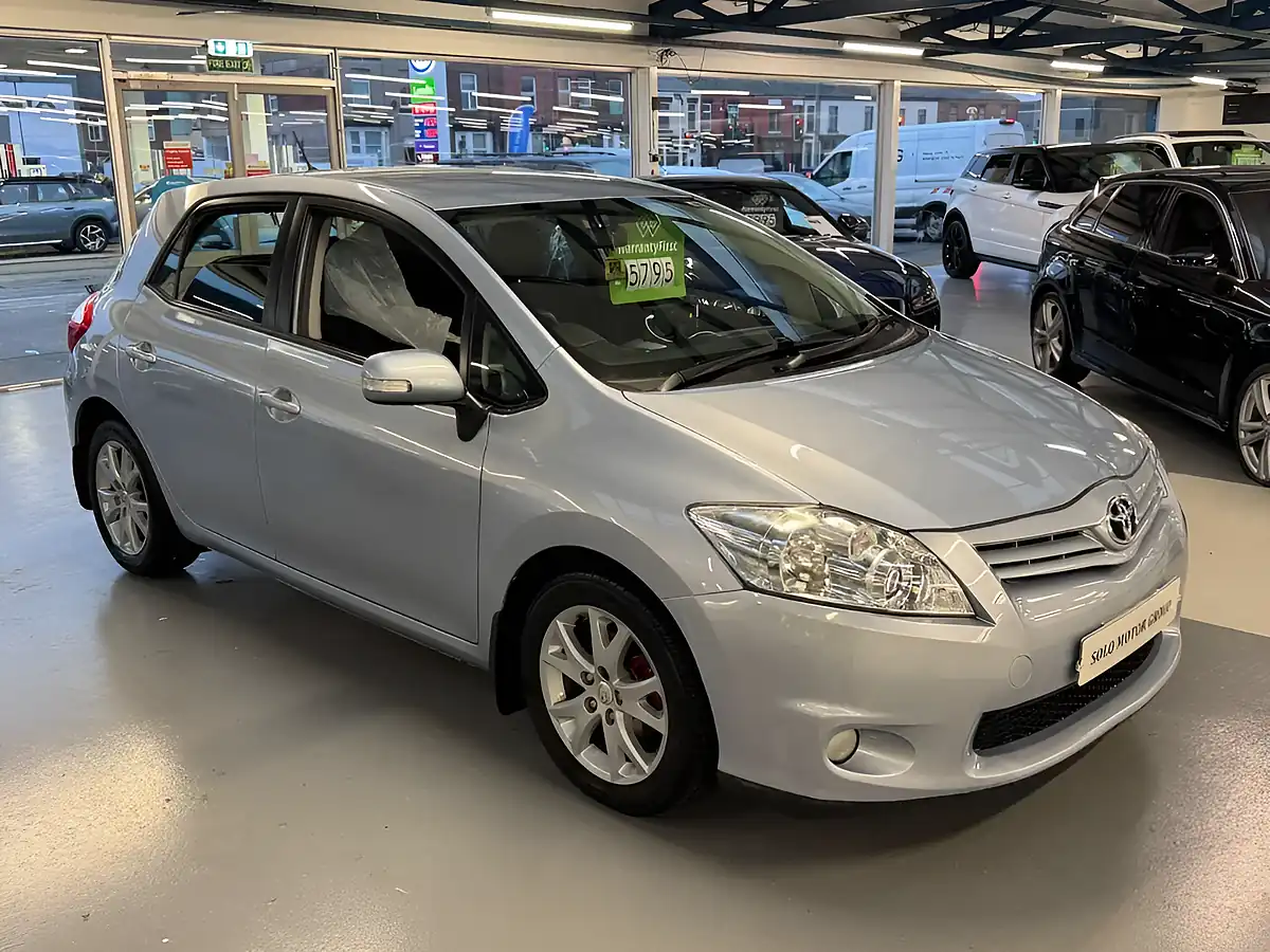 Used 2012 Toyota Auris Tr Blue - Interior and Exterior details 4