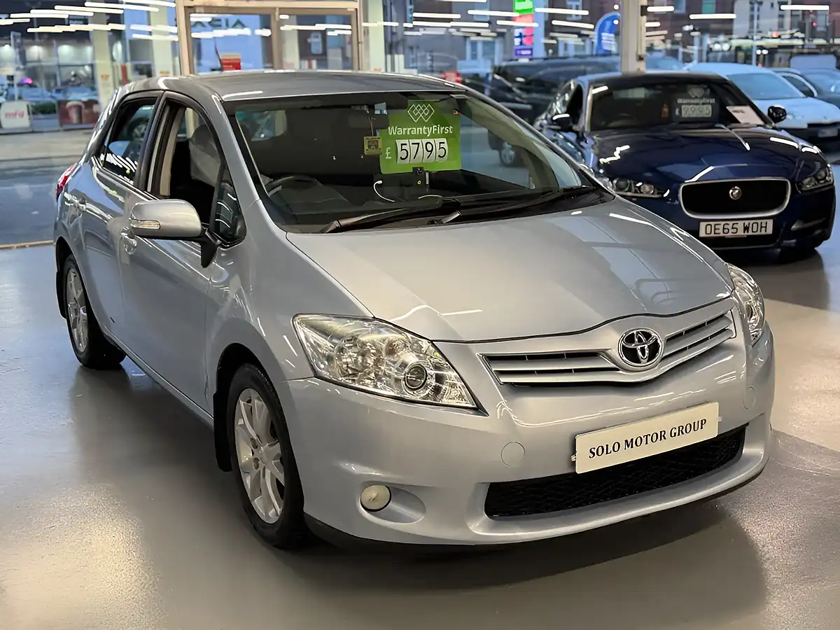 Used 2012 Toyota Auris Tr Blue - Interior and Exterior details 5