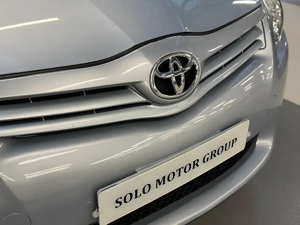 Used 2012 Toyota Auris Tr Blue - Interior and Exterior details 7