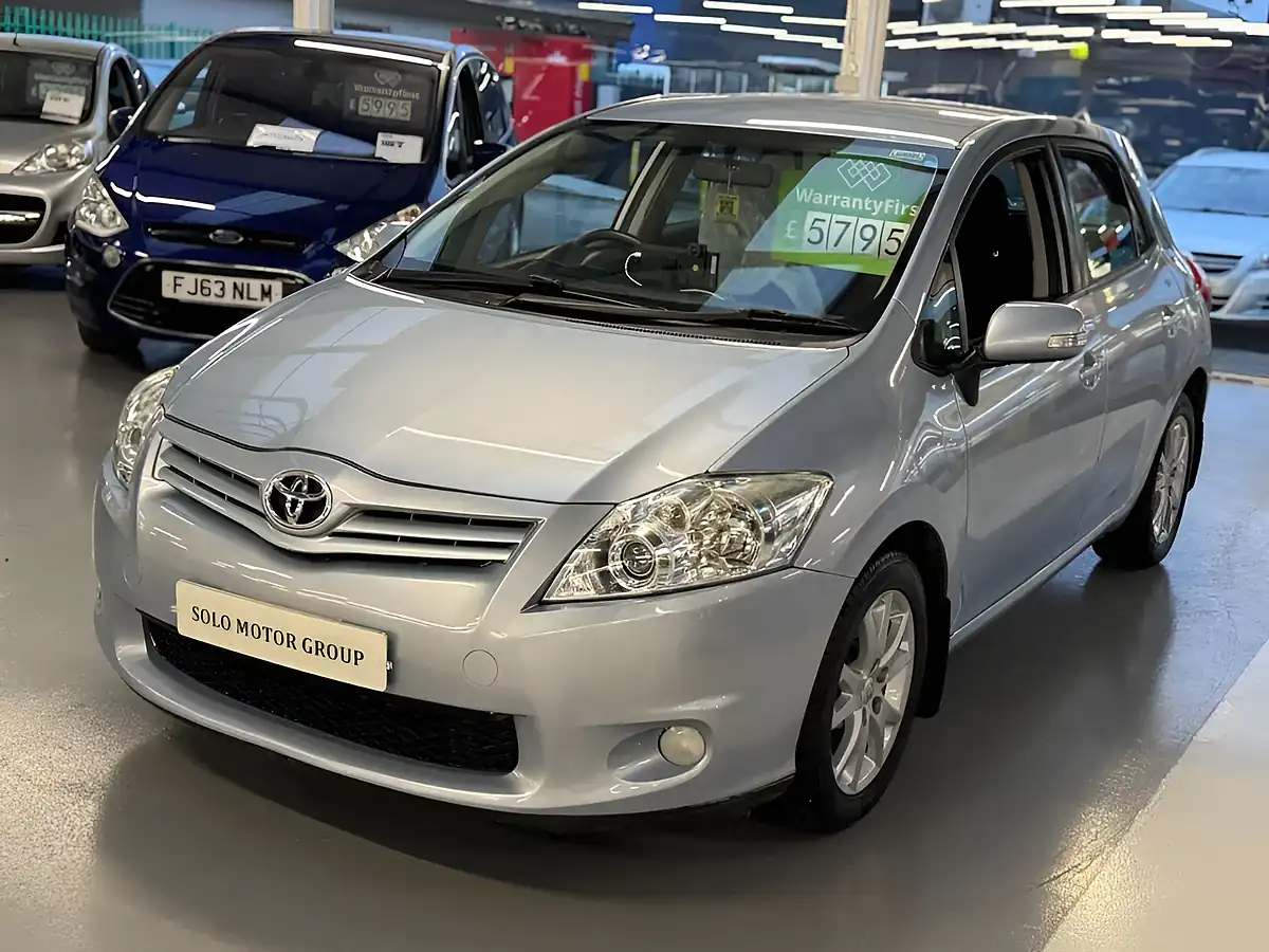 Used 2012 Toyota Auris Tr Blue - Interior and Exterior details 8