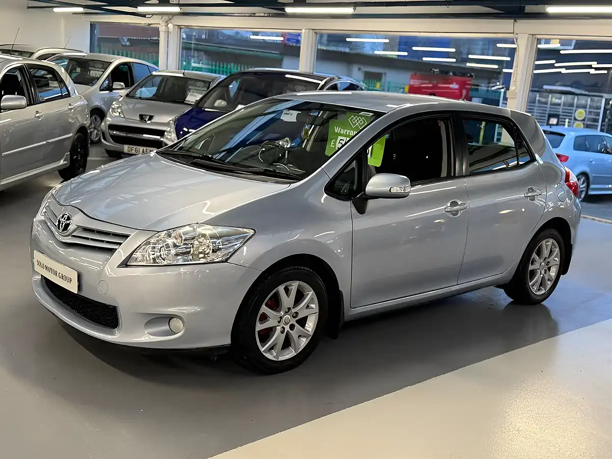 Used 2012 Toyota Auris Tr Blue - Interior and Exterior details 9