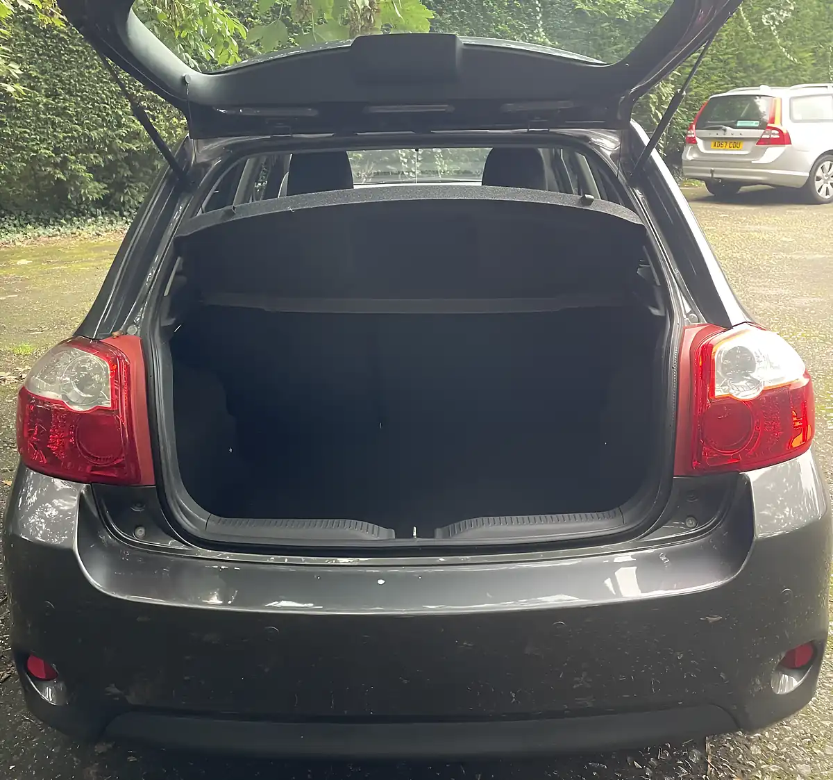 Used 2012 Toyota Auris Tr Grey - Interior and Exterior details 11