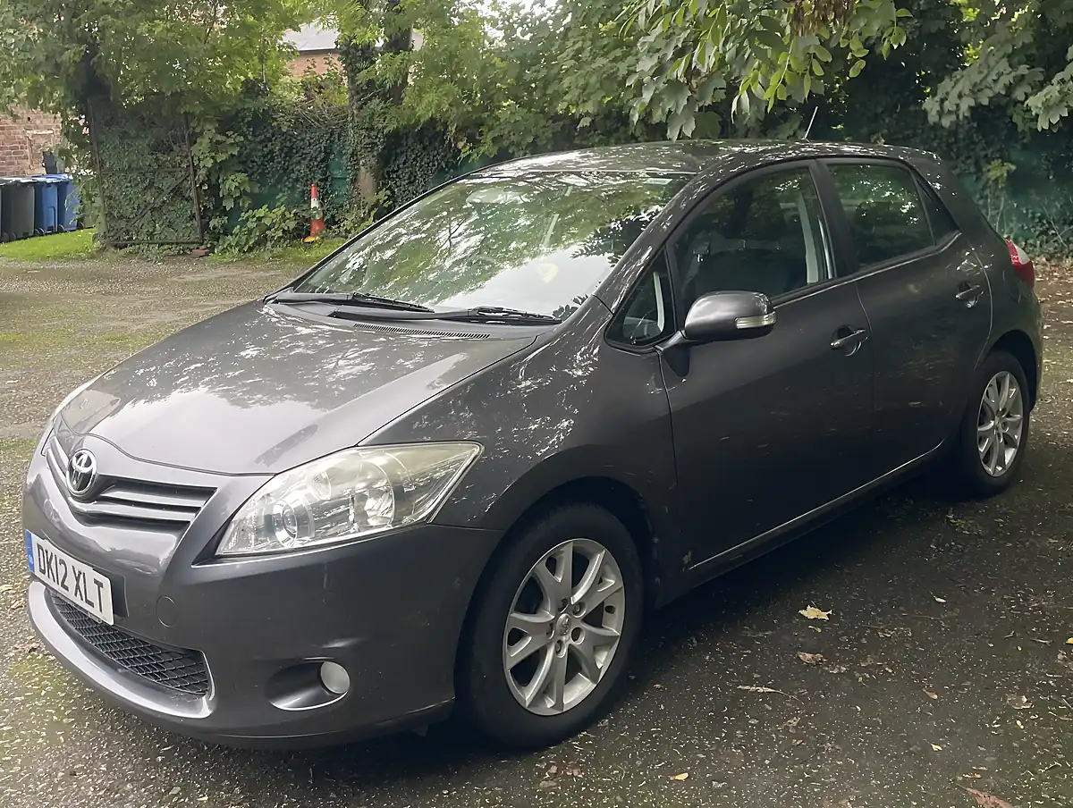 Used 2012 Toyota Auris Tr Grey - Interior and Exterior details 3