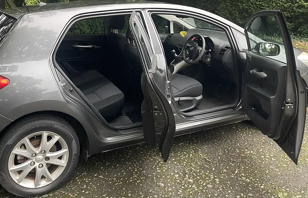 Used 2012 Toyota Auris Tr Grey - Interior and Exterior details 7
