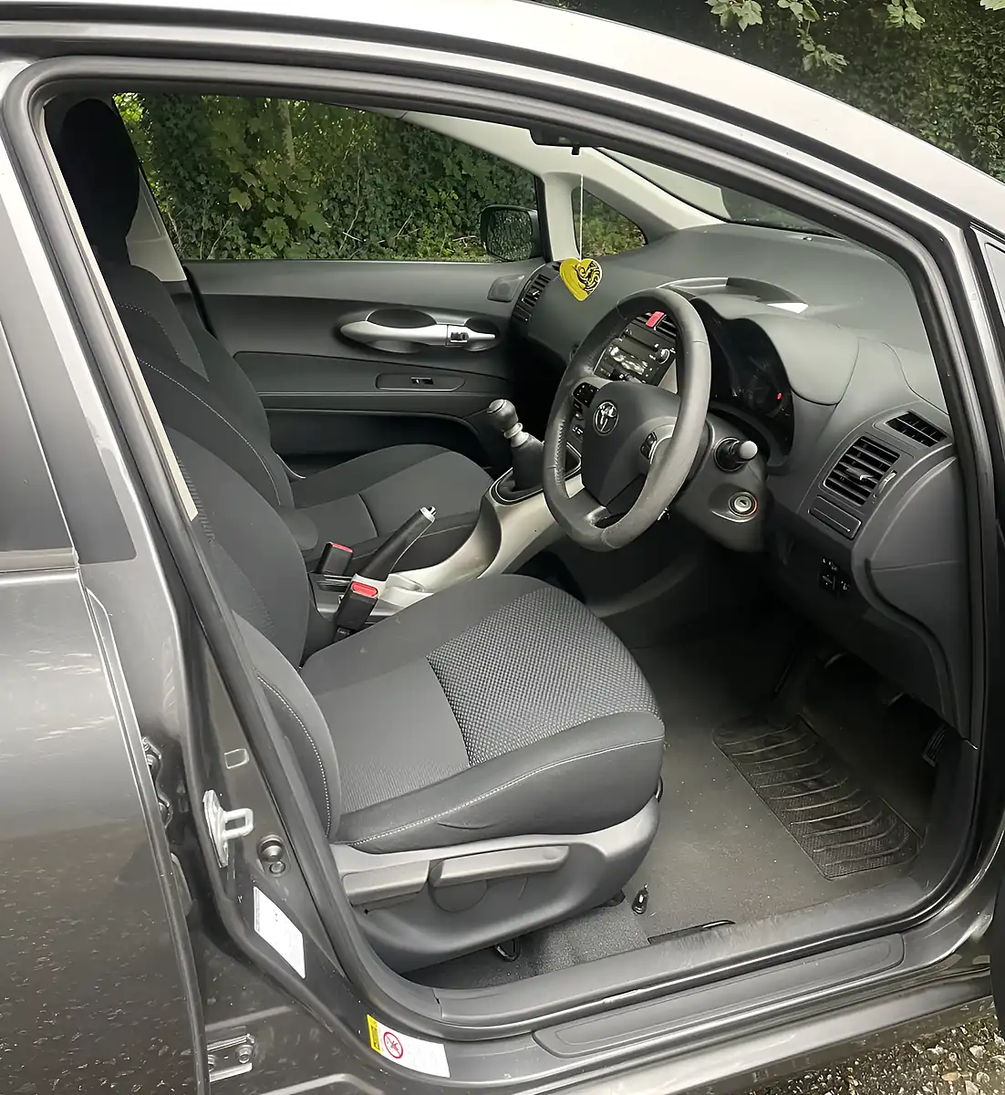 Used 2012 Toyota Auris Tr Grey - Interior and Exterior details 8