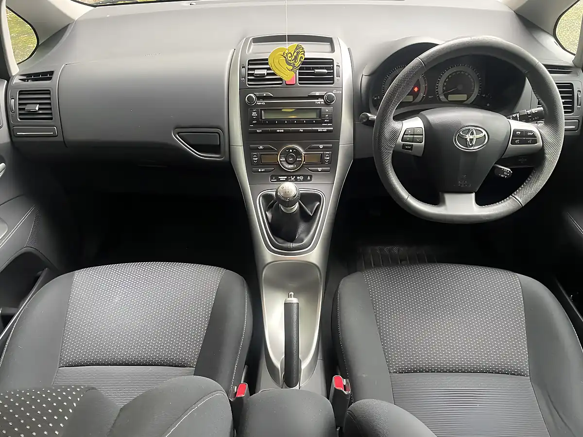 Used 2012 Toyota Auris Tr Grey - Interior and Exterior details 9