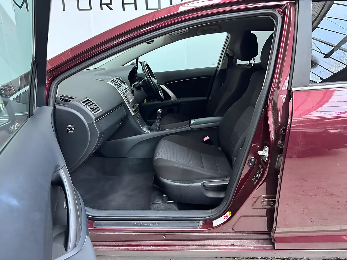 Used 2012 Toyota Avensis Tr Tourer Tuscan Red - Interior and Exterior details 8