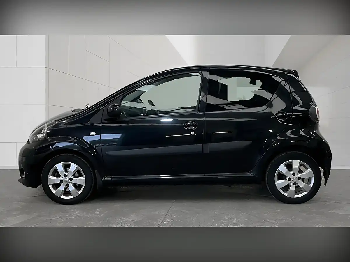 Used 2012 Toyota Aygo Fire Black - Interior and Exterior details 5