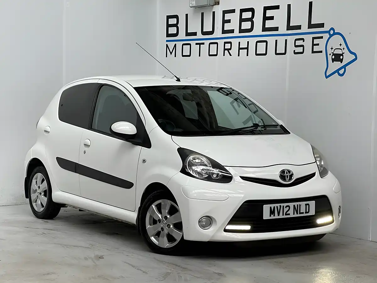 Used 2012 Toyota Aygo Fire Multimode White - Front View