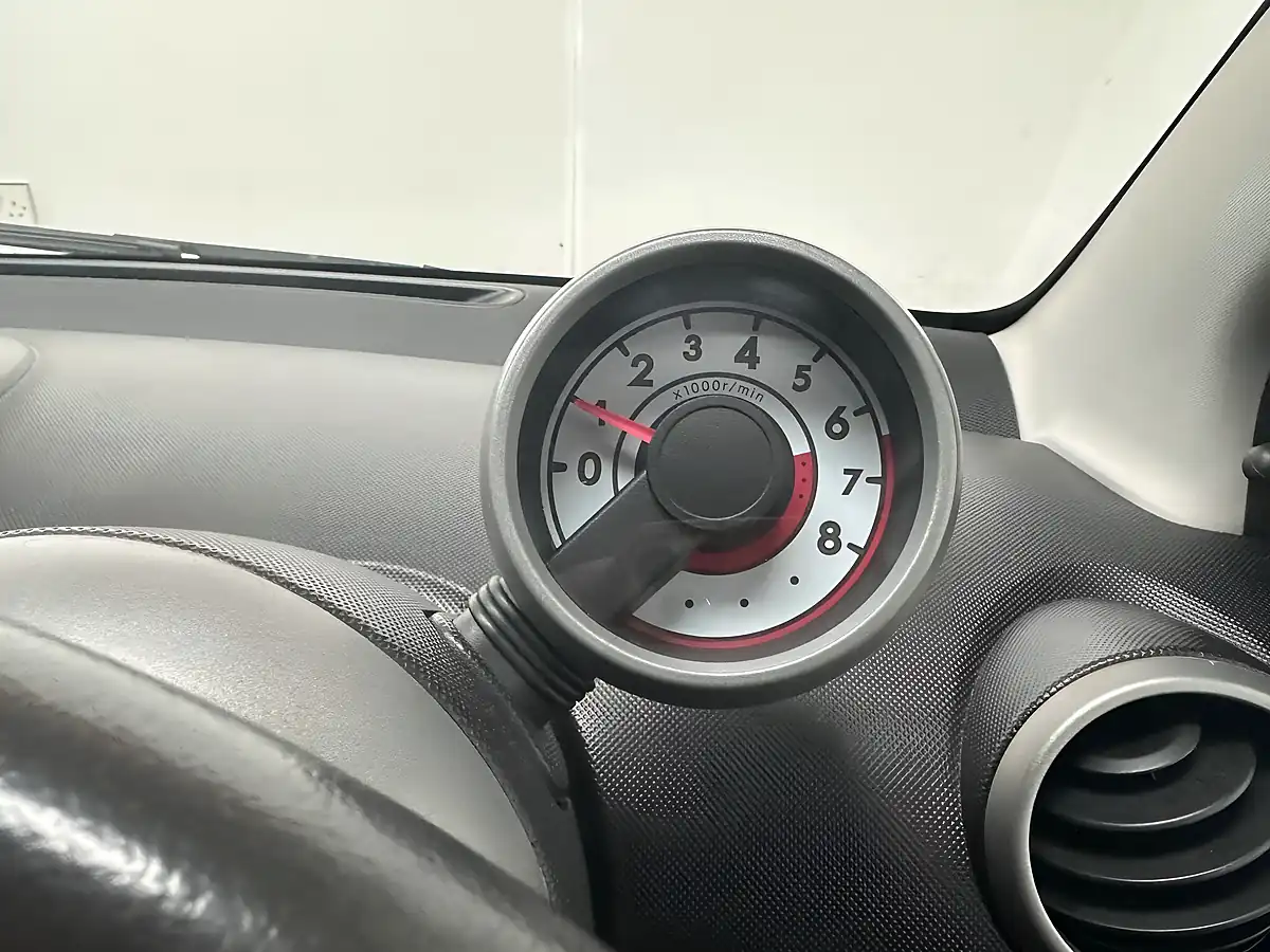 Used 2012 Toyota Aygo Fire Multimode White - Interior and Exterior details 10