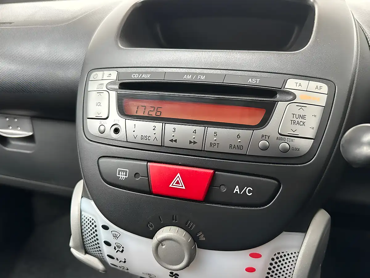 Used 2012 Toyota Aygo Fire Multimode White - Interior and Exterior details 13