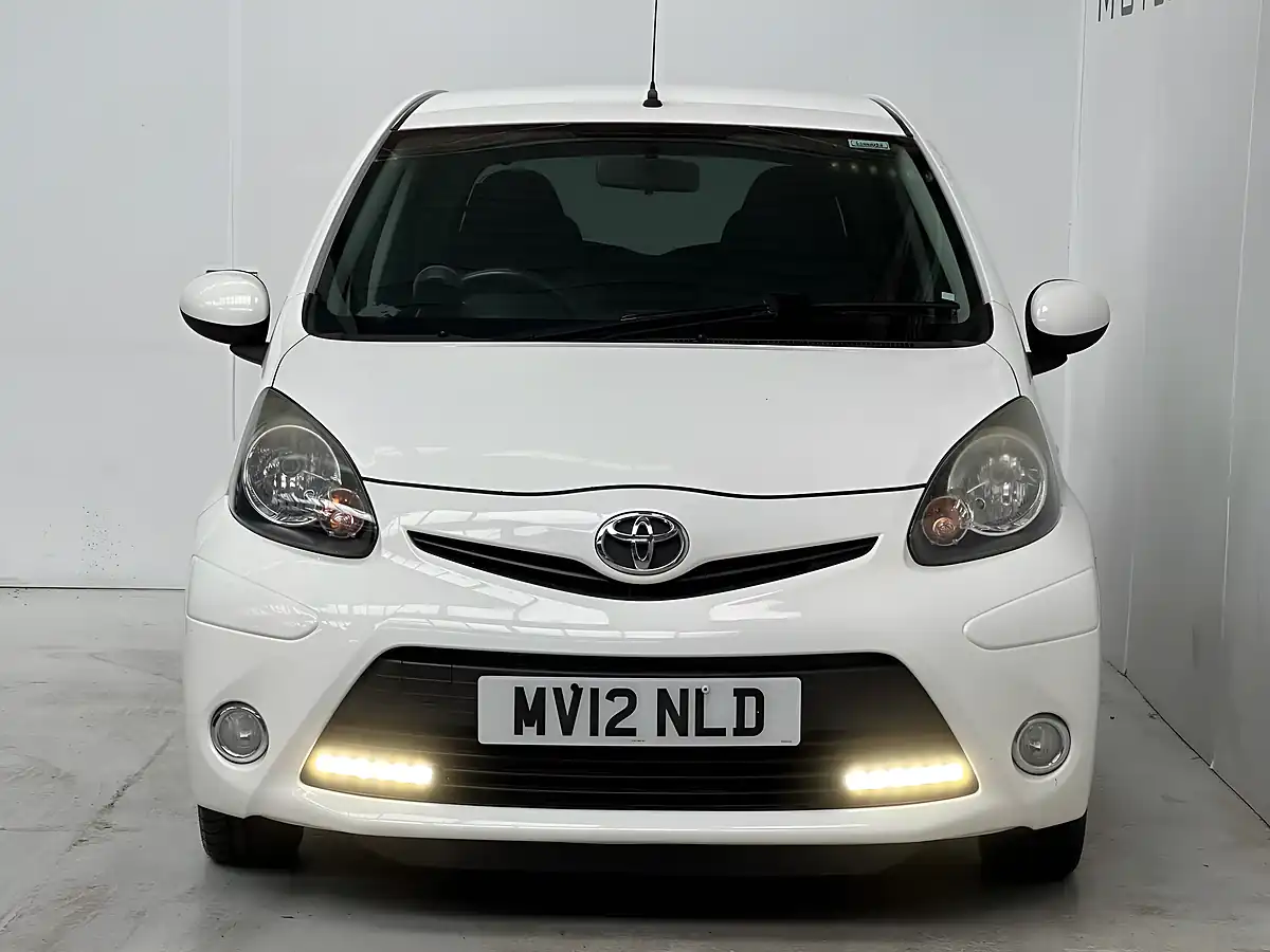 Used 2012 Toyota Aygo Fire Multimode White - Interior and Exterior details 2