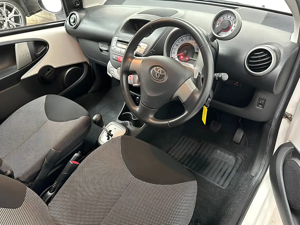 Used 2012 Toyota Aygo Fire Multimode White - Interior and Exterior details 3