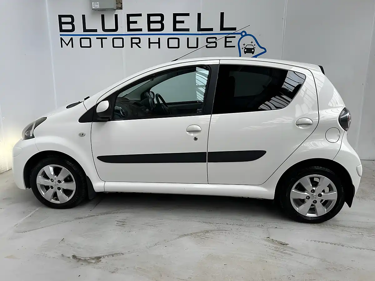 Used 2012 Toyota Aygo Fire Multimode White - Interior and Exterior details 6
