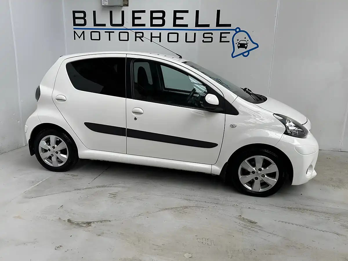 Used 2012 Toyota Aygo Fire Multimode White - Interior and Exterior details 7