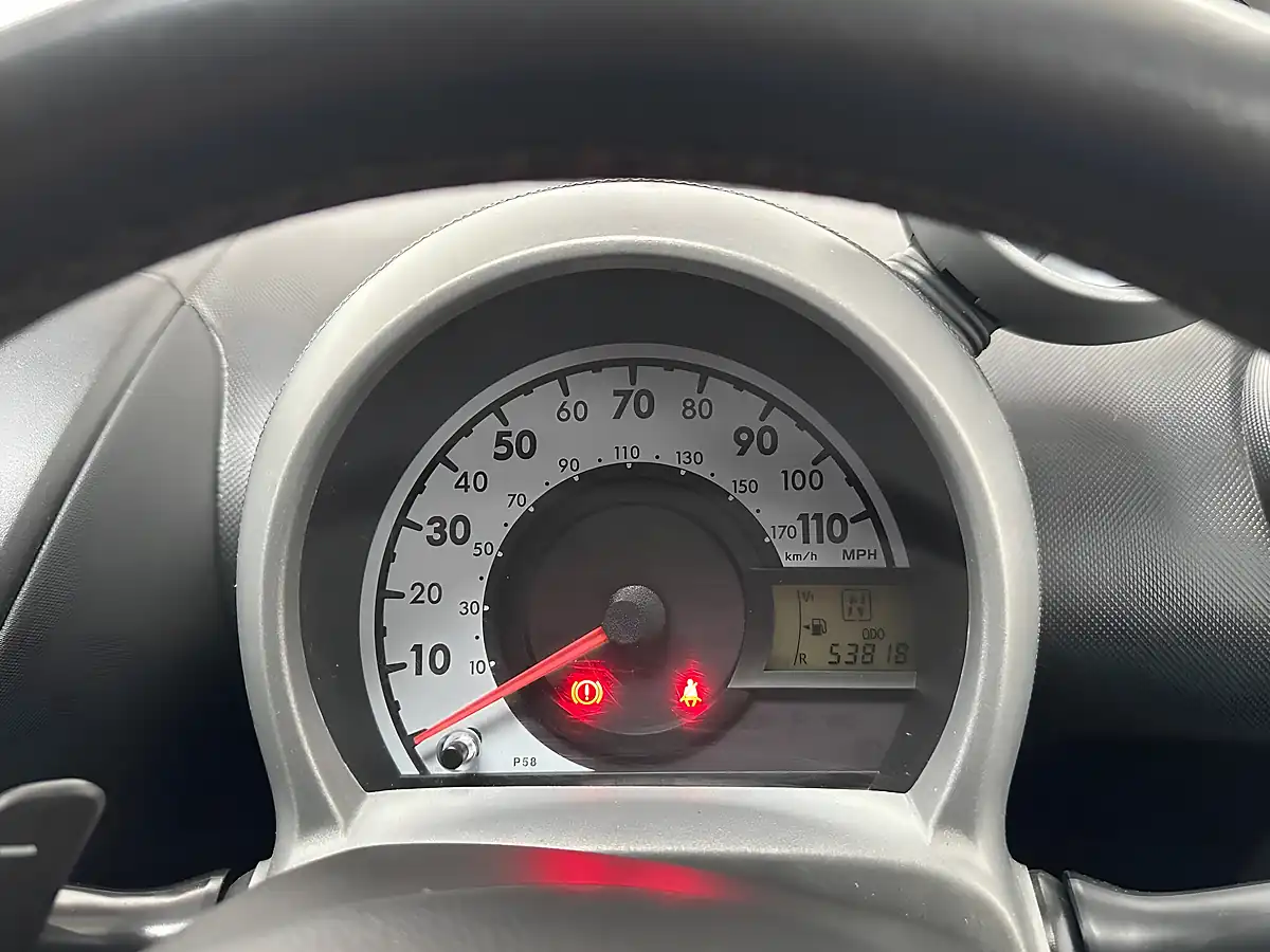 Used 2012 Toyota Aygo Fire Multimode White - Interior and Exterior details 9