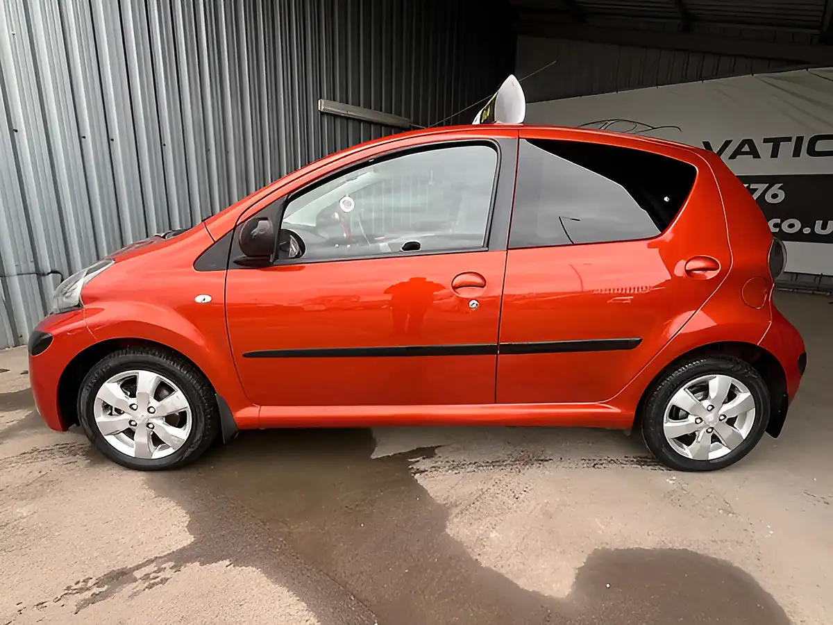 Used 2012 Toyota Aygo Fire Orange - Interior and Exterior details 11