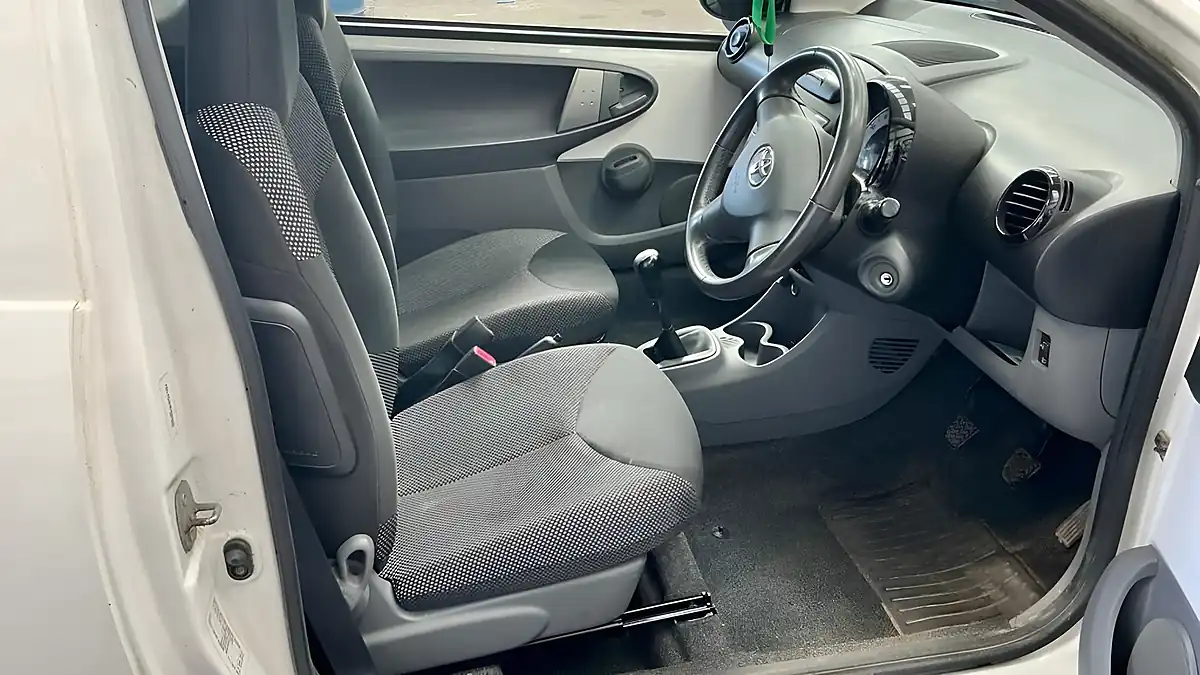 Used 2012 Toyota Aygo Go White - Interior and Exterior details 9