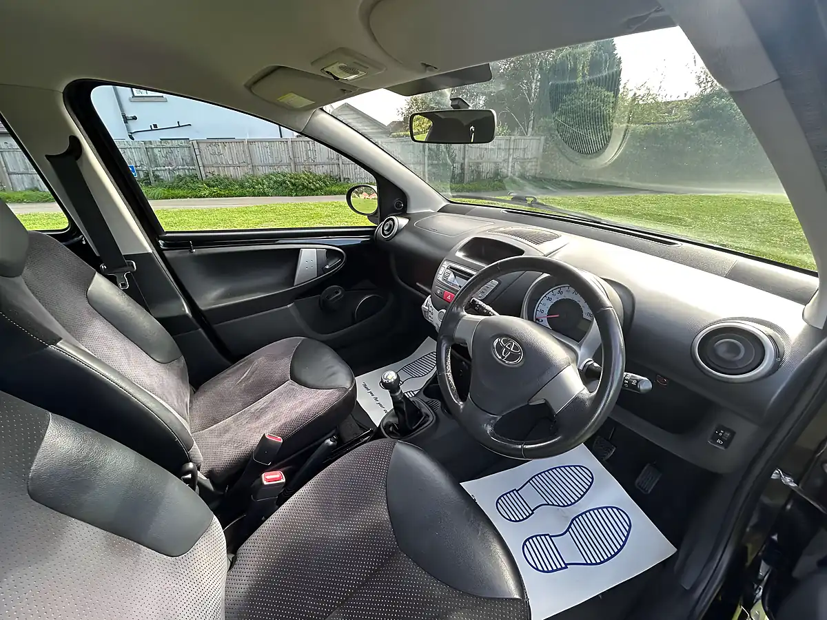 Used 2012 Toyota Aygo Ice Black - Interior and Exterior details 17