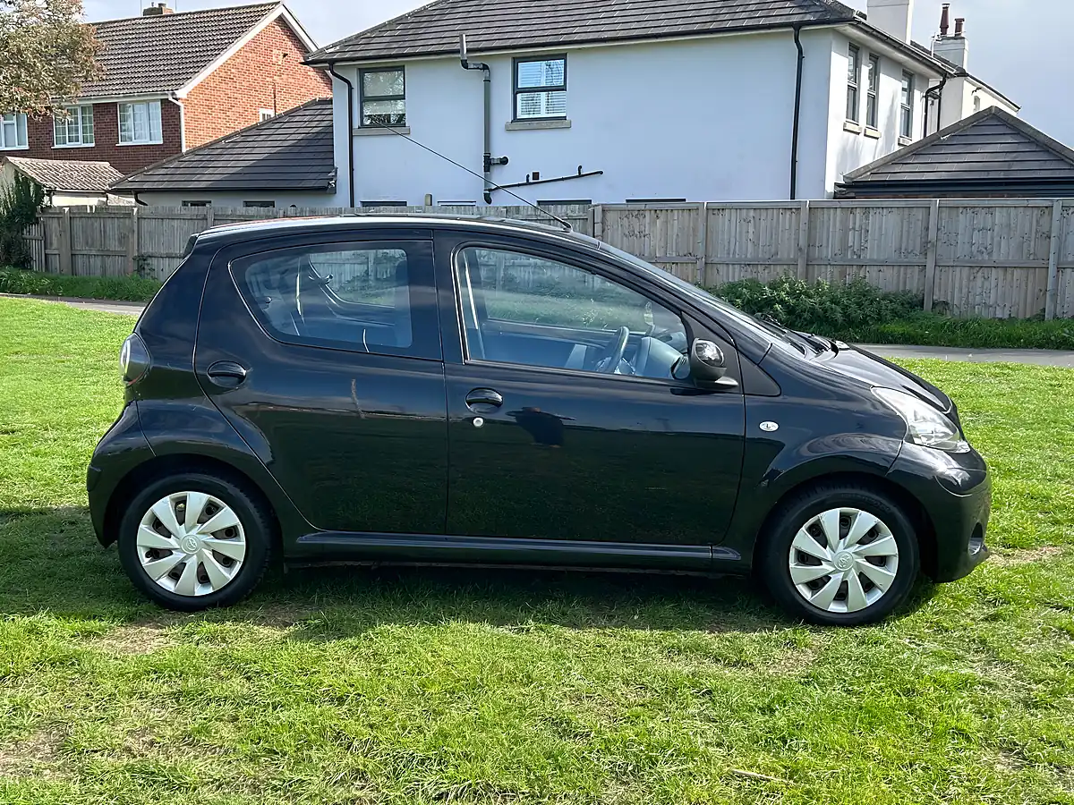 Used 2012 Toyota Aygo Ice Black - Interior and Exterior details 4