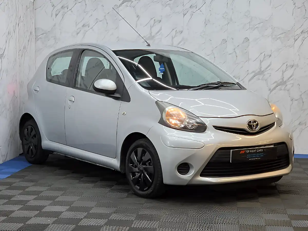 Used 2012 Toyota Aygo Ice Silver - Front View