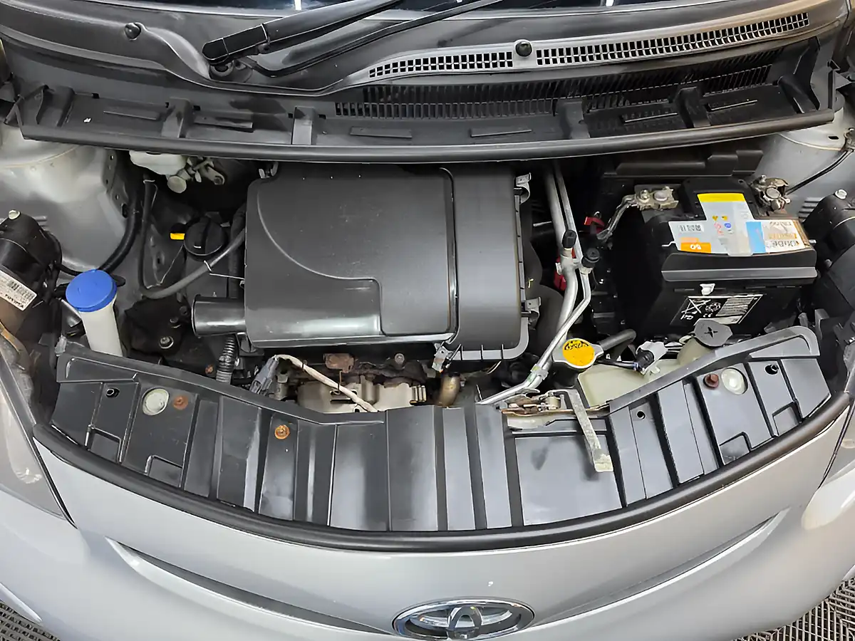 Used 2012 Toyota Aygo Ice Silver - Interior and Exterior details 20