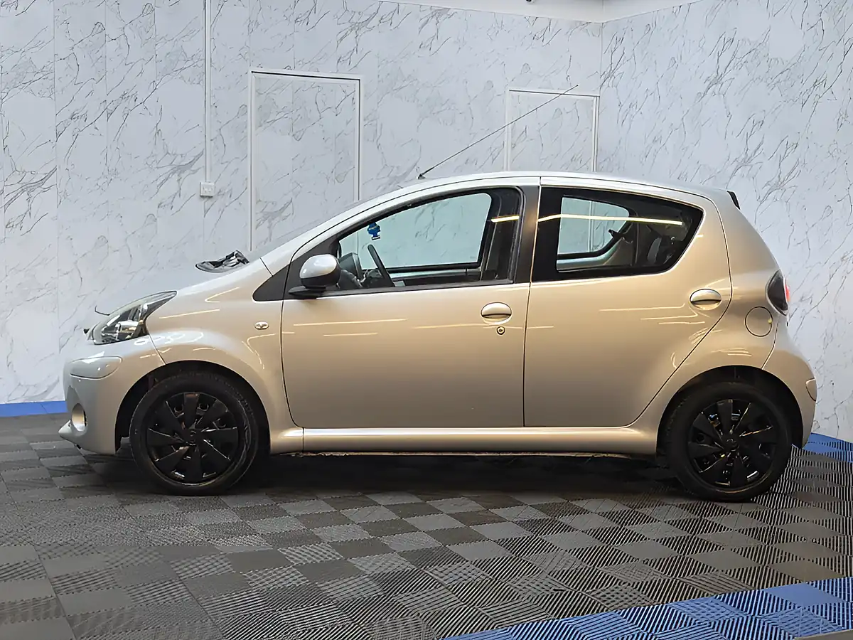 Used 2012 Toyota Aygo Ice Silver - Interior and Exterior details 8