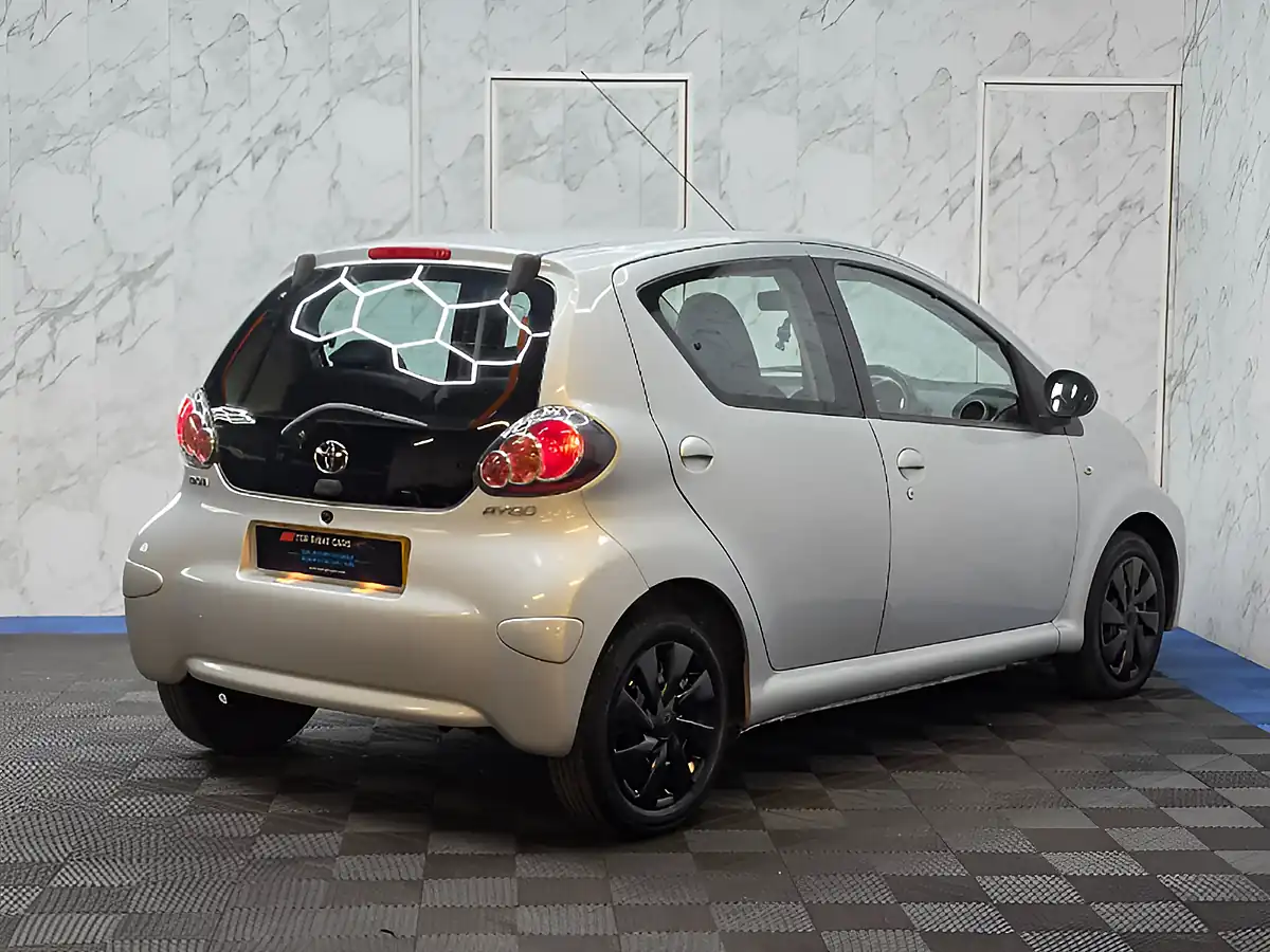 Used 2012 Toyota Aygo Ice Silver - Interior and Exterior details 9