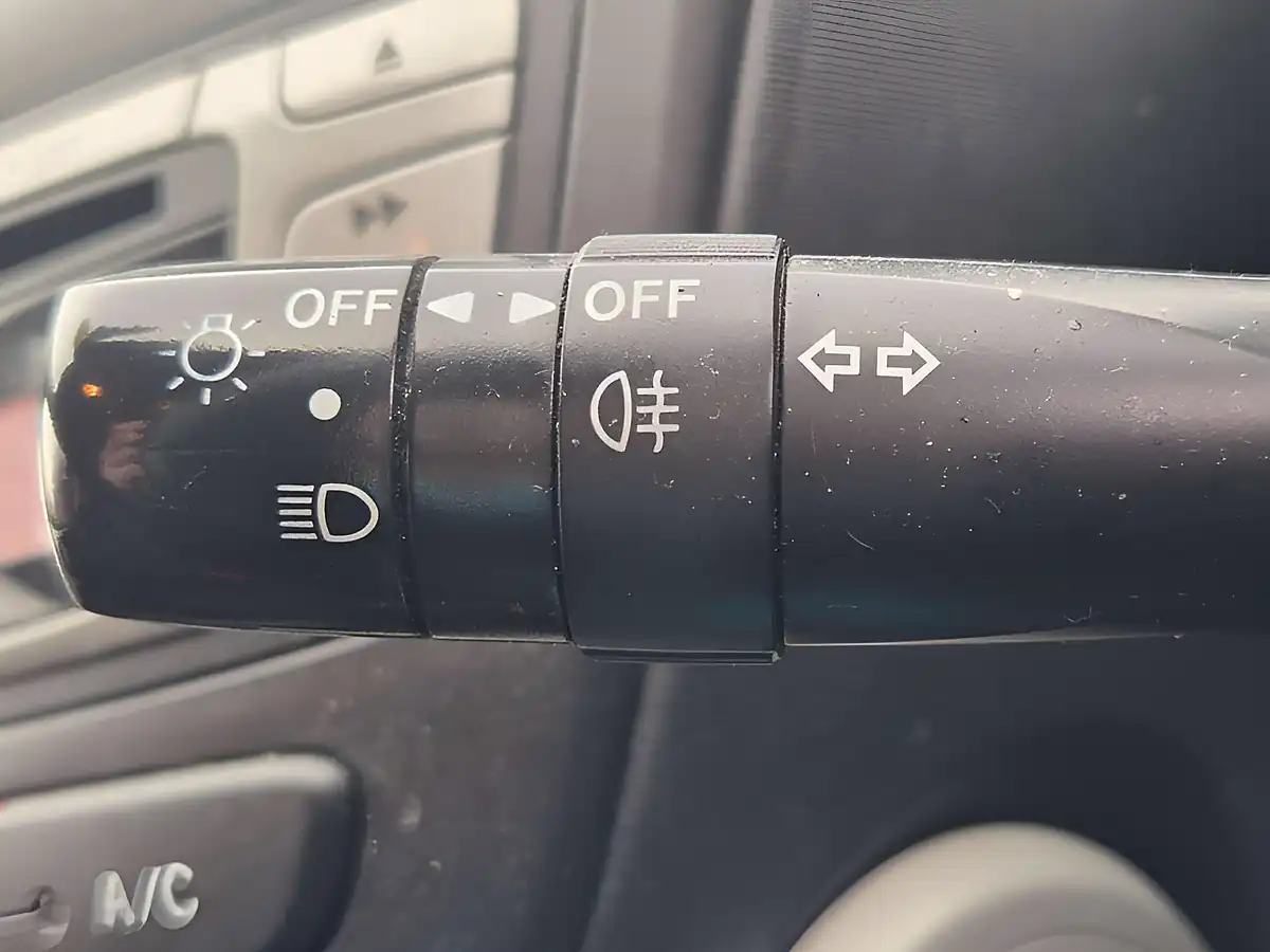 Used 2012 Toyota Aygo Ice Silver - Interior and Exterior details 19
