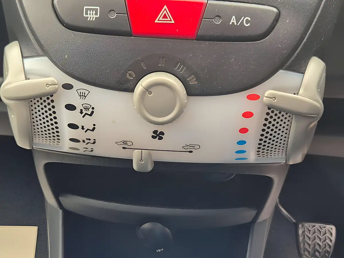 Used 2012 Toyota Aygo Ice Silver - Interior and Exterior details 20