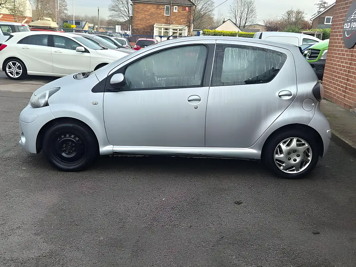 Used 2012 Toyota Aygo Ice Silver - Interior and Exterior details 6