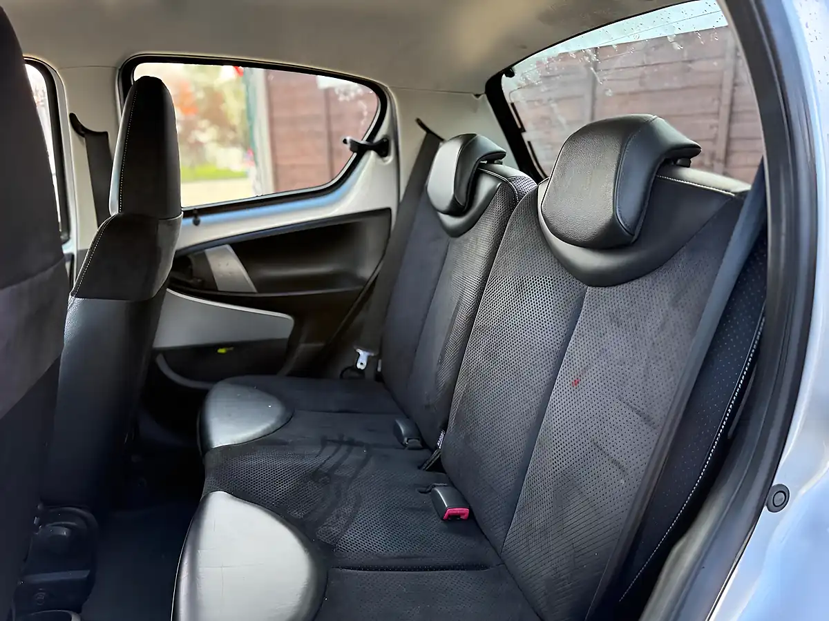 Used 2012 Toyota Aygo Ice Silver - Interior and Exterior details 20