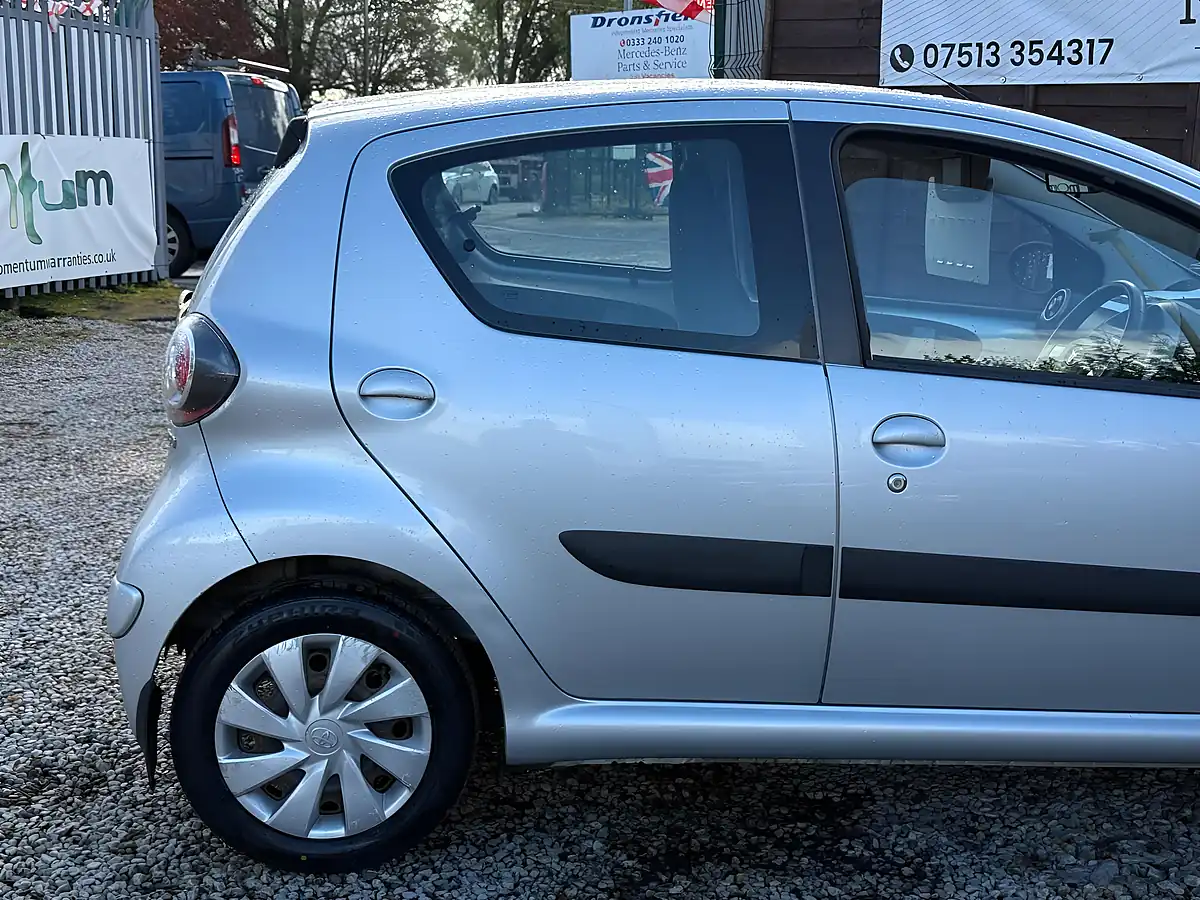 Used 2012 Toyota Aygo Ice Silver - Interior and Exterior details 7