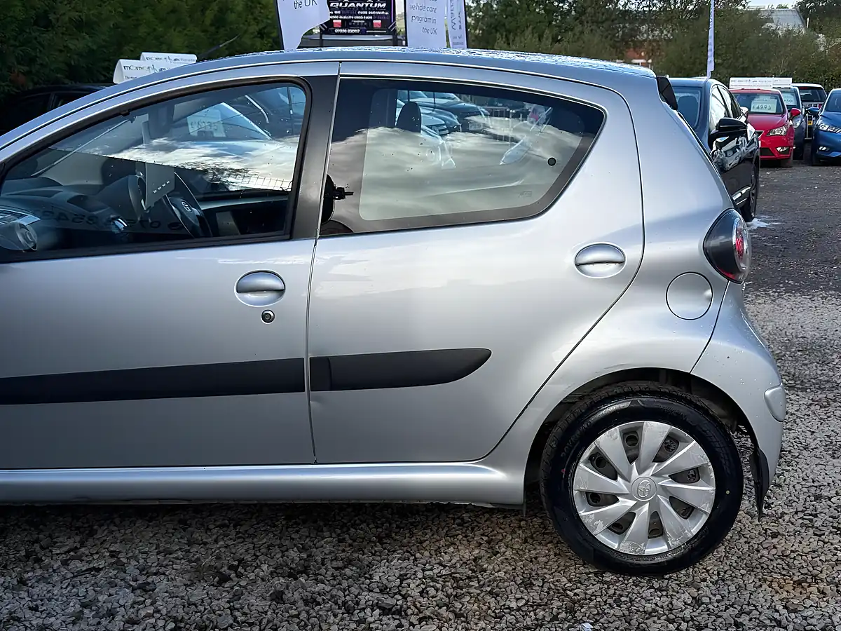 Used 2012 Toyota Aygo Ice Silver - Interior and Exterior details 8