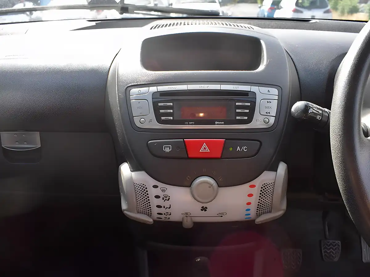 Used 2012 Toyota Aygo Ice White - Interior and Exterior details 13