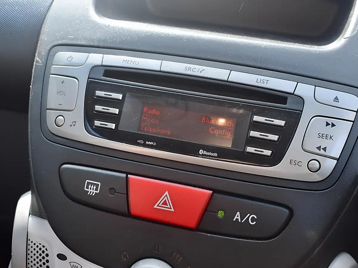 Used 2012 Toyota Aygo Ice White - Interior and Exterior details 14