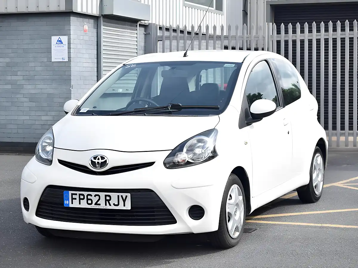 Used 2012 Toyota Aygo Ice White - Interior and Exterior details 3