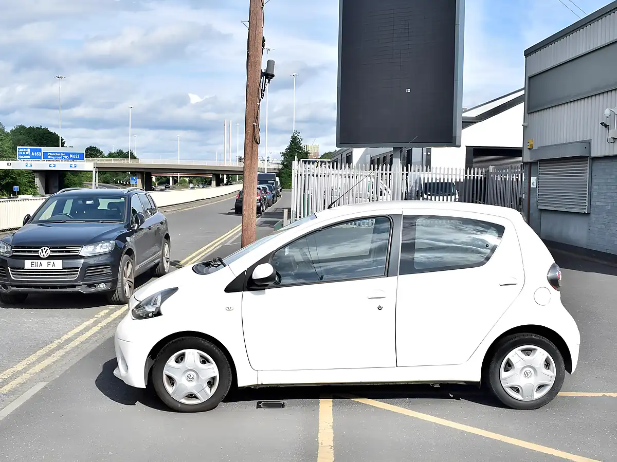 Used 2012 Toyota Aygo Ice White - Interior and Exterior details 4