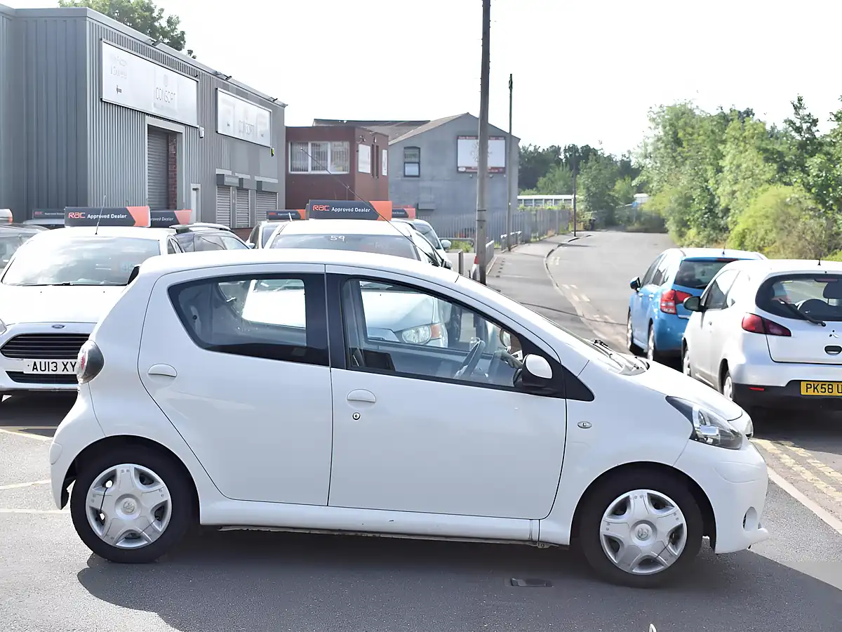 Used 2012 Toyota Aygo Ice White - Interior and Exterior details 9