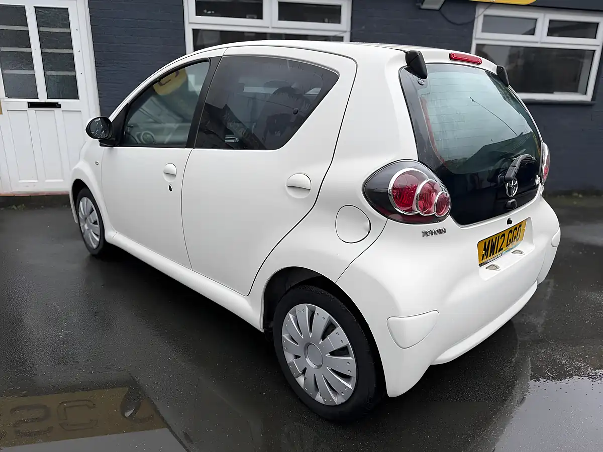 Used 2012 Toyota Aygo Ice White - Interior and Exterior details 10