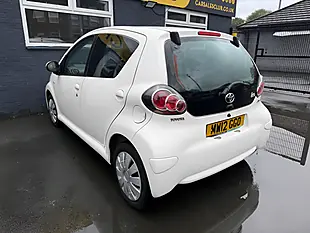 Used 2012 Toyota Aygo Ice White - Interior and Exterior details 11