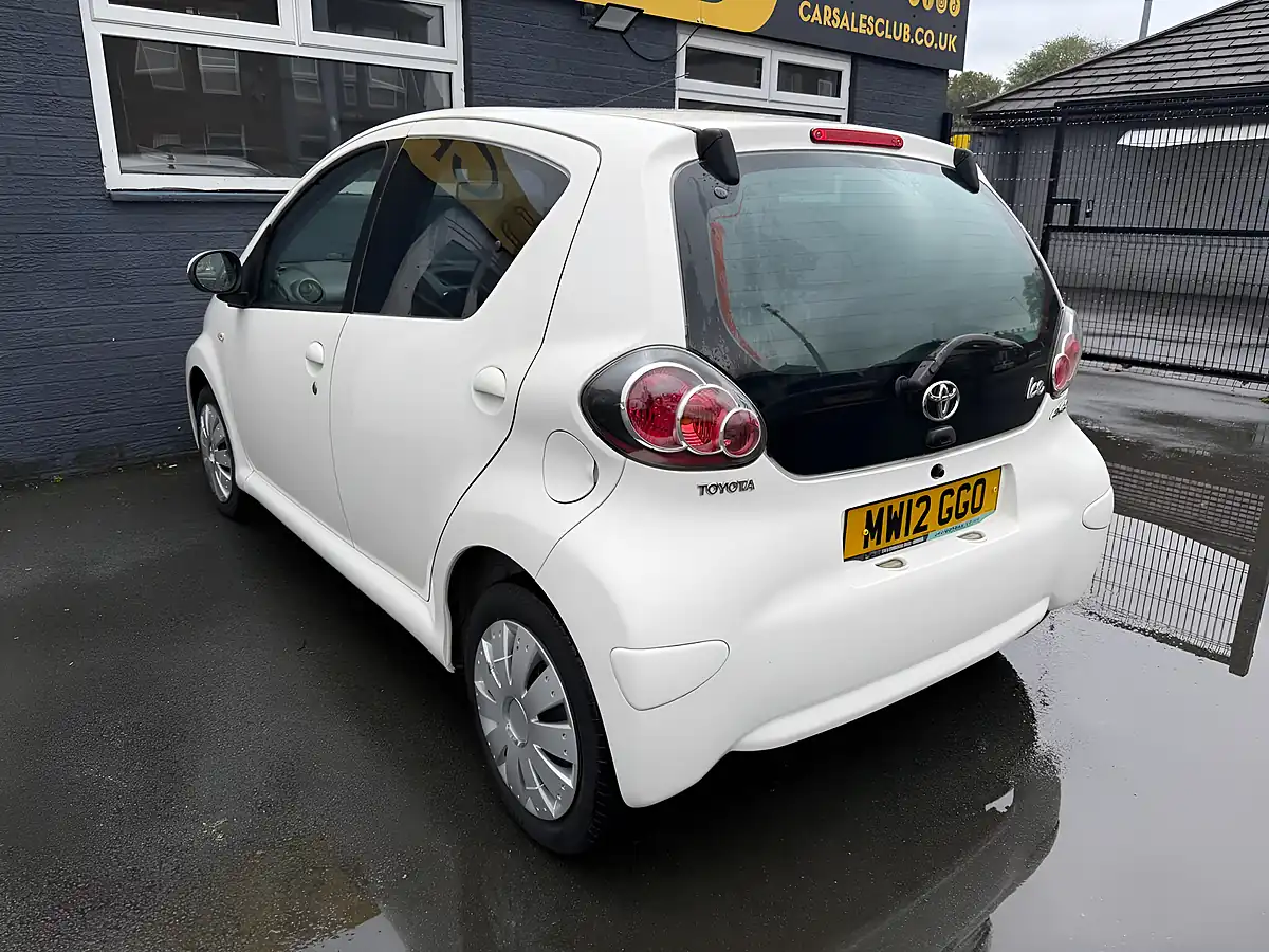 Used 2012 Toyota Aygo Ice White - Interior and Exterior details 11