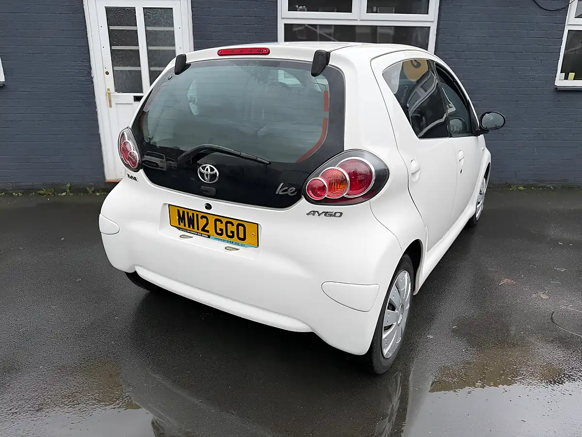 Used 2012 Toyota Aygo Ice White - Interior and Exterior details 13