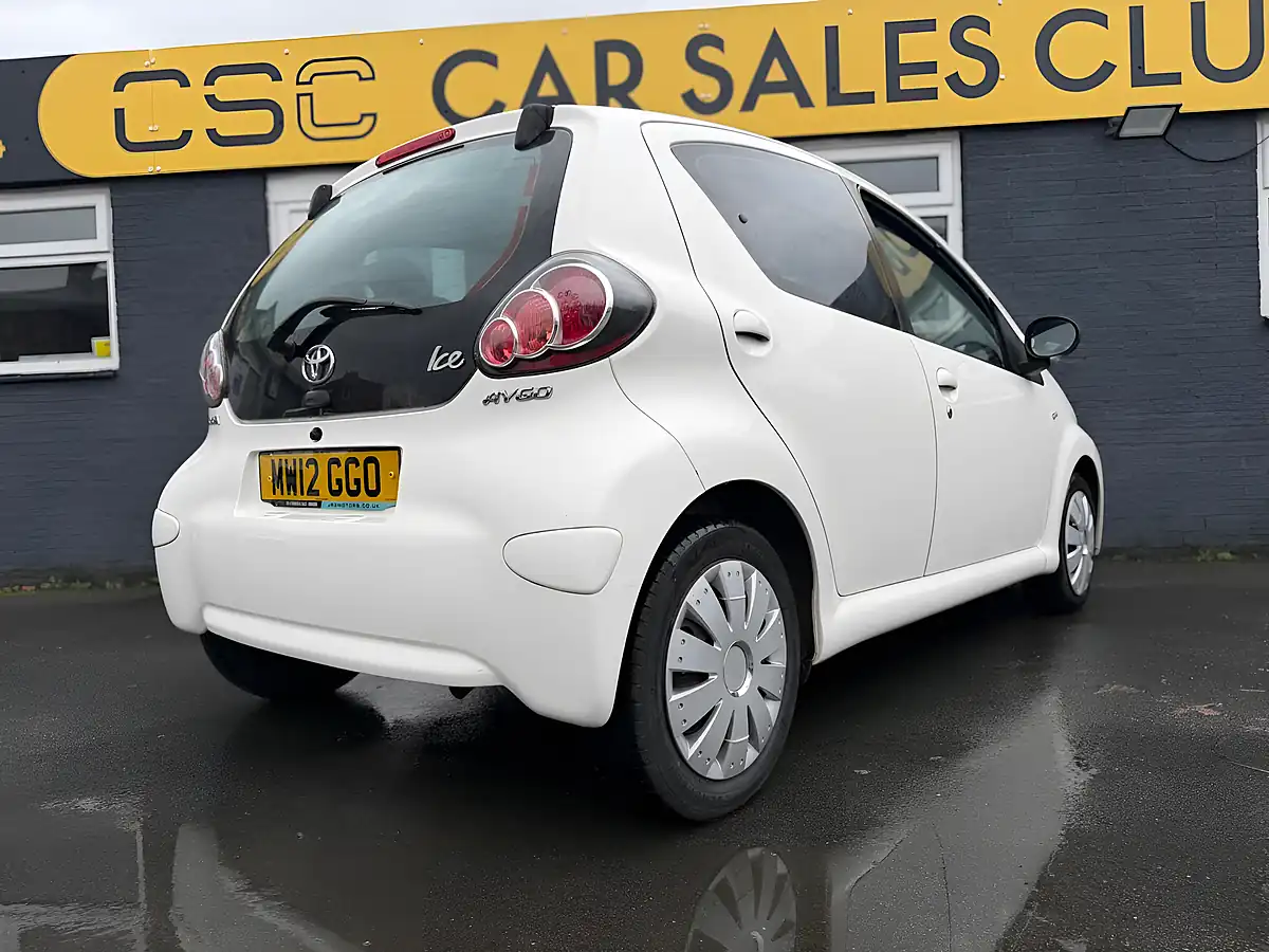 Used 2012 Toyota Aygo Ice White - Interior and Exterior details 14