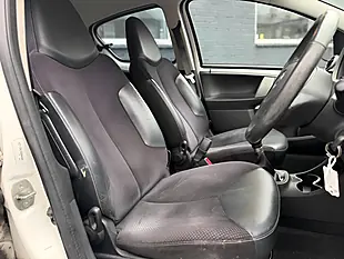 Used 2012 Toyota Aygo Ice White - Interior and Exterior details 16