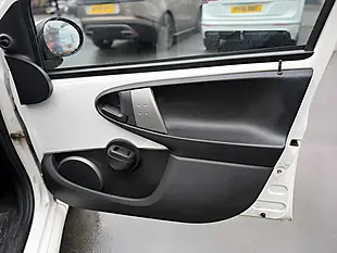 Used 2012 Toyota Aygo Ice White - Interior and Exterior details 20