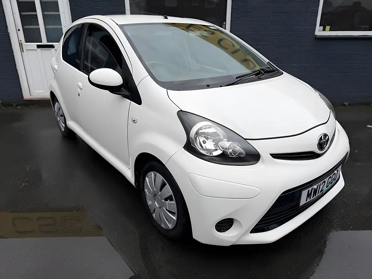 Used 2012 Toyota Aygo Ice White - Interior and Exterior details 6