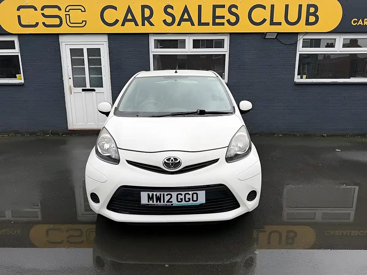 Used 2012 Toyota Aygo Ice White - Interior and Exterior details 7
